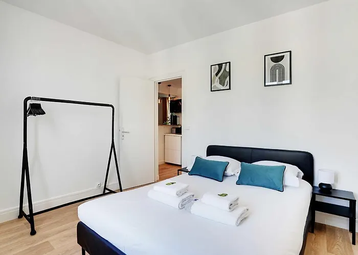 Modern - 2br-4p - Sacré-cœur *