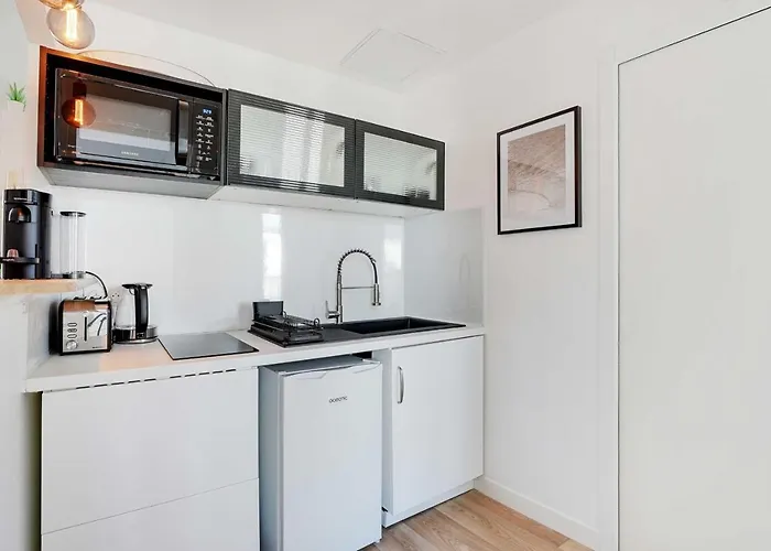 Modern - 2br-4p - Sacré-cœur *