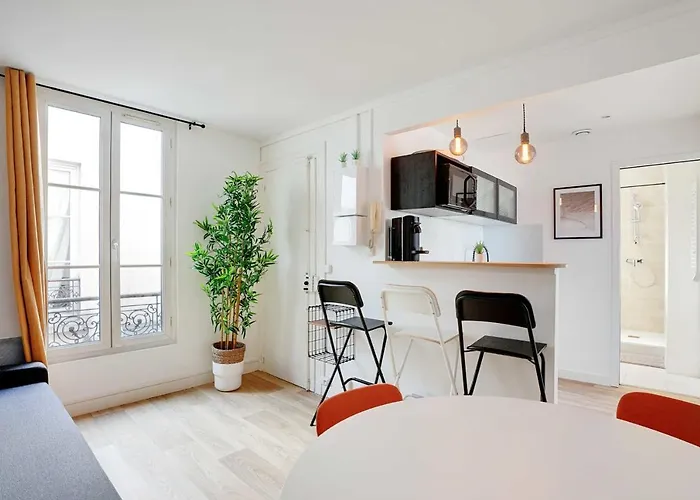 Modern - 2br-4p - Sacré-cœur *